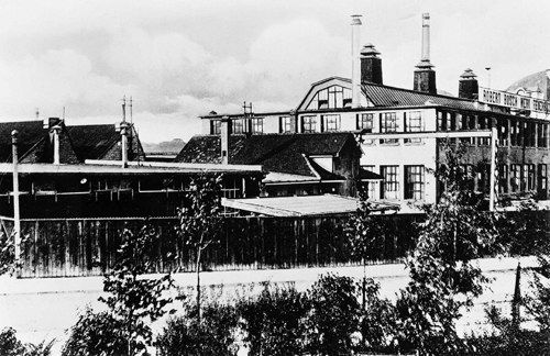 Завод в городе Фейербах, 1915 год Завод в городе Фейербах, 1915 год