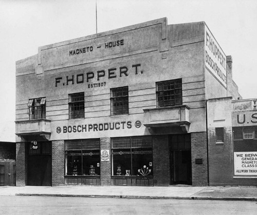 Здание филиала компании Bosch в Йоханнесбурге, 1929 год. В Южной Африке продукция компании была представлена Фридрихом Хоппертом (Friedrich Hoppert) под названием “Magneto House”